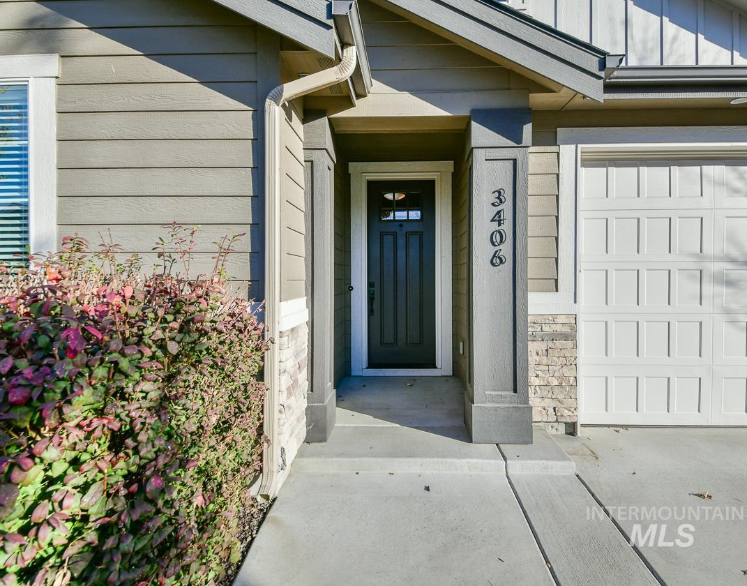 3406 E Girdner Dr Property Photo 2