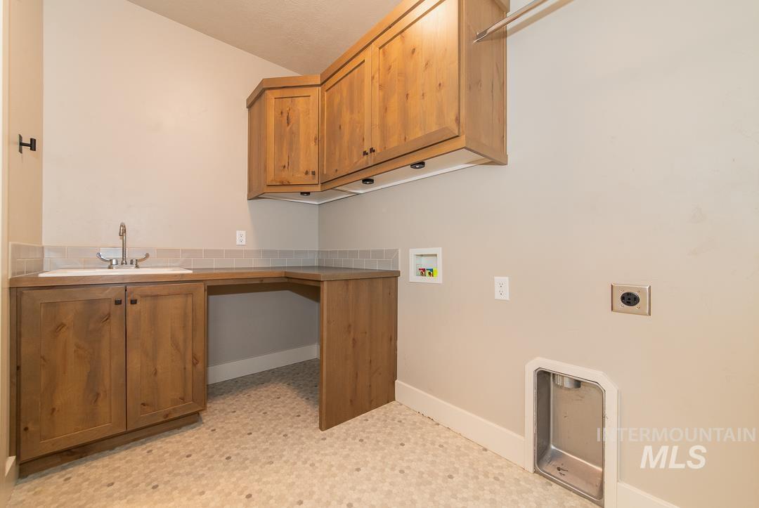 3406 E Girdner Dr Property Photo 21