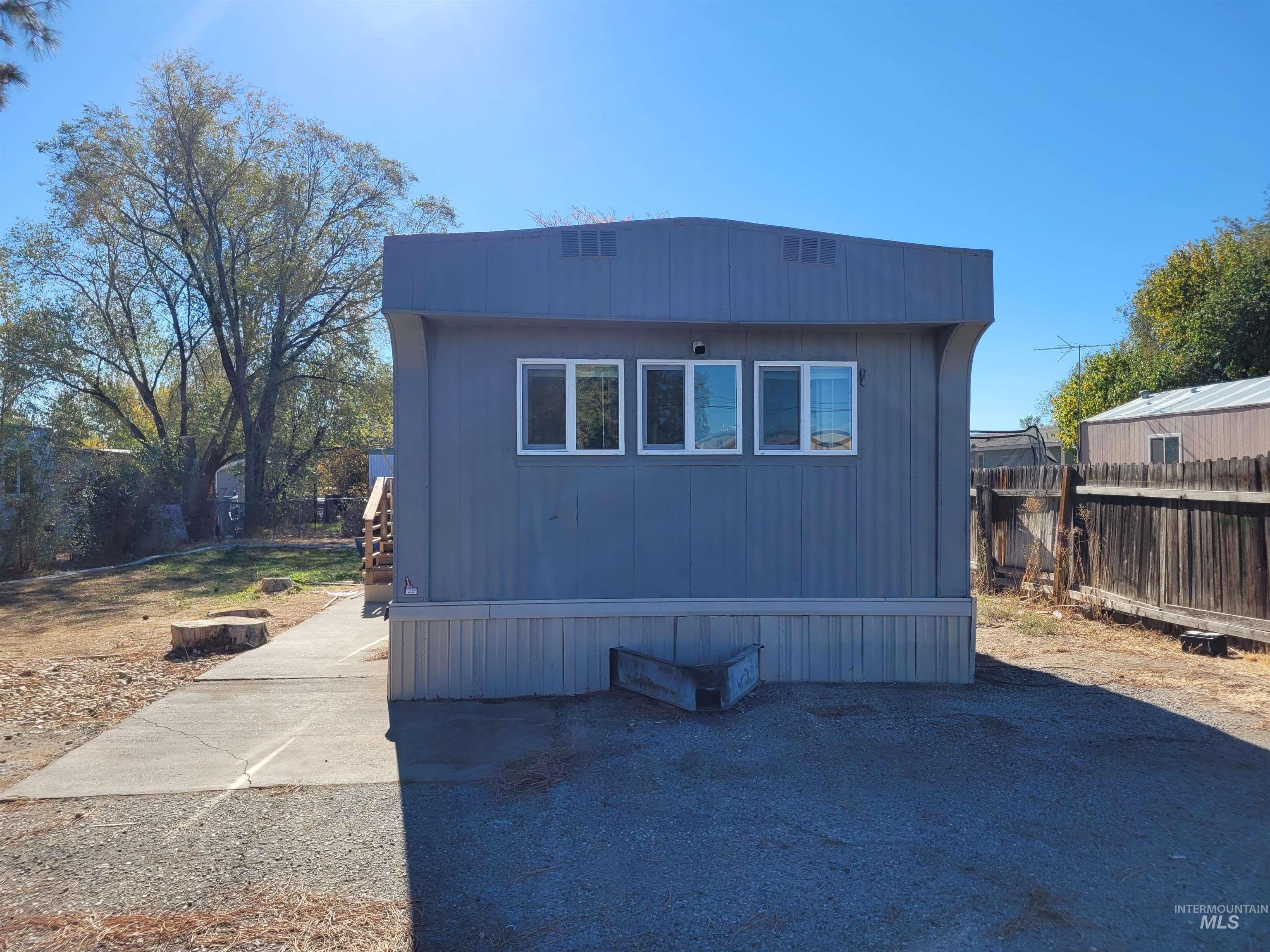 22 Nw Marlette St Property Photo 1