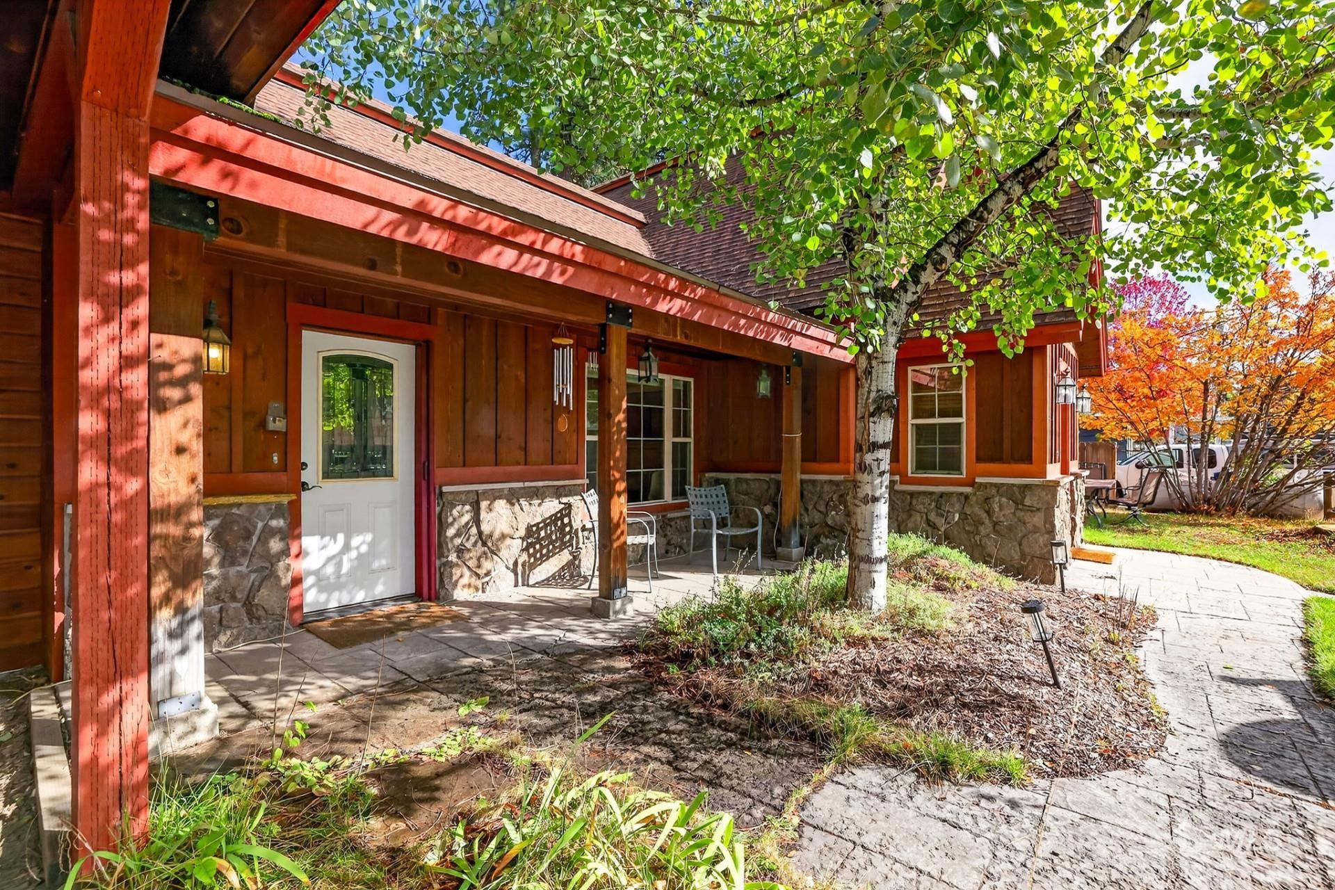 301 Colorado St E Property Photo 3