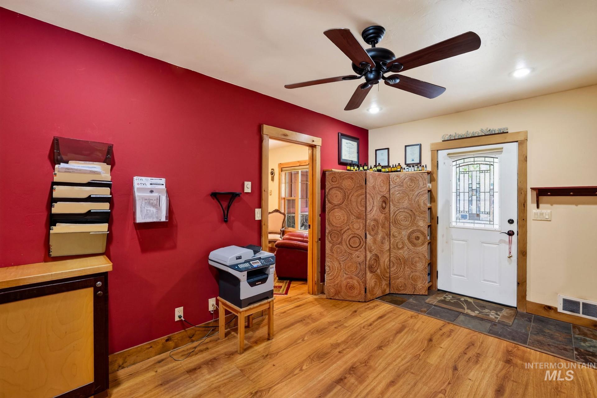 301 Colorado St E Property Photo 5