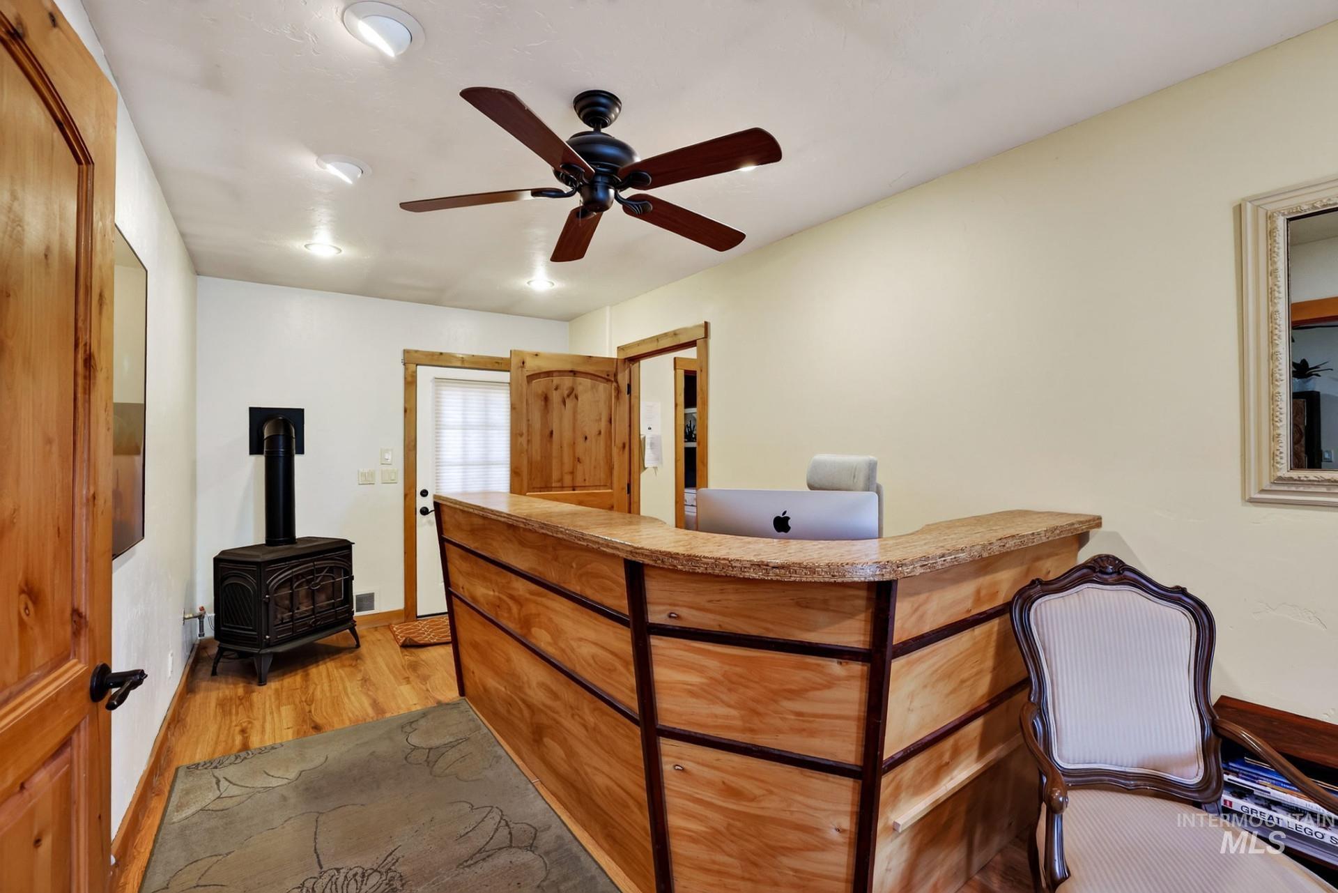 301 Colorado St E Property Photo 7