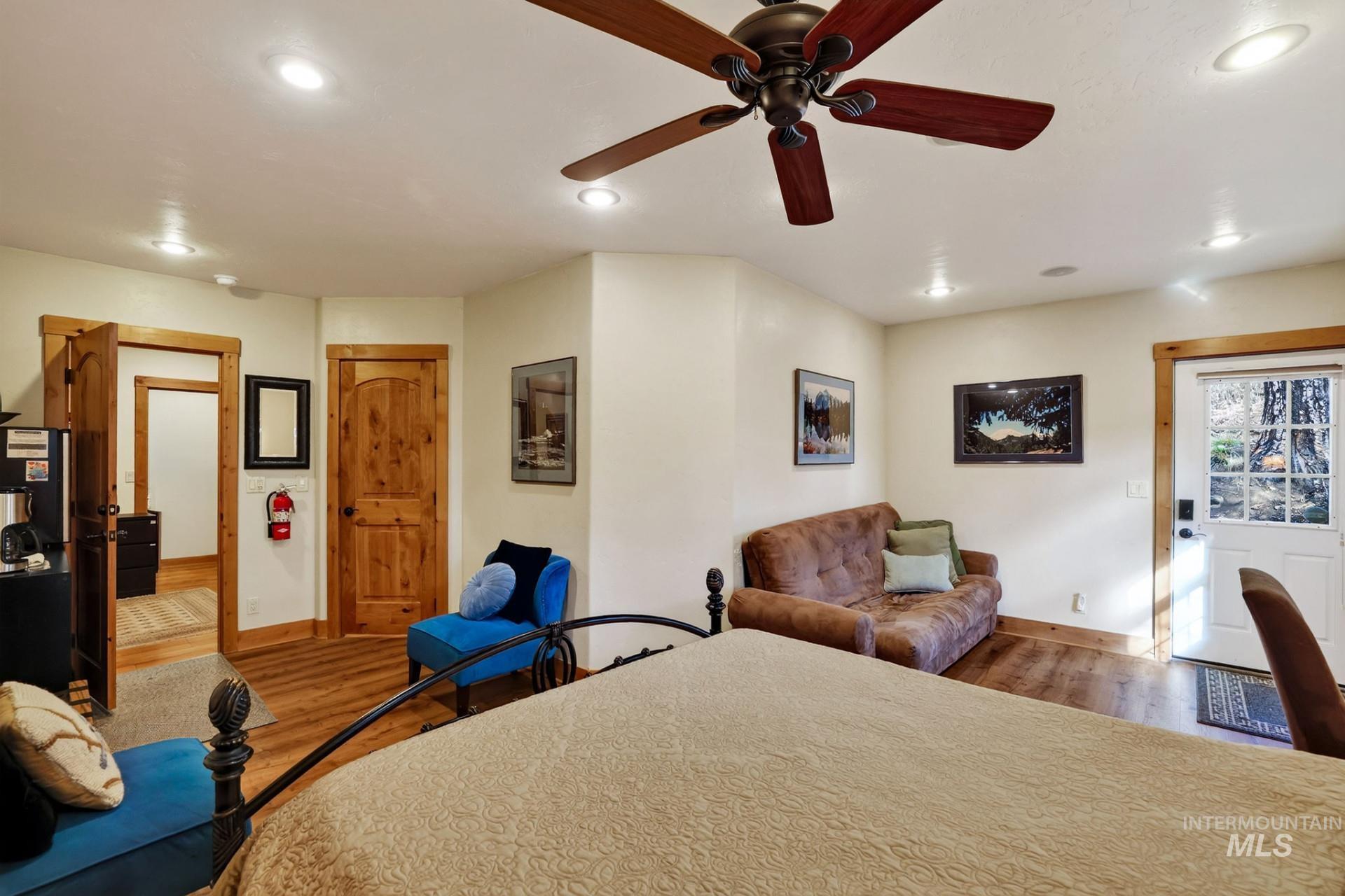 301 Colorado St E Property Photo 11