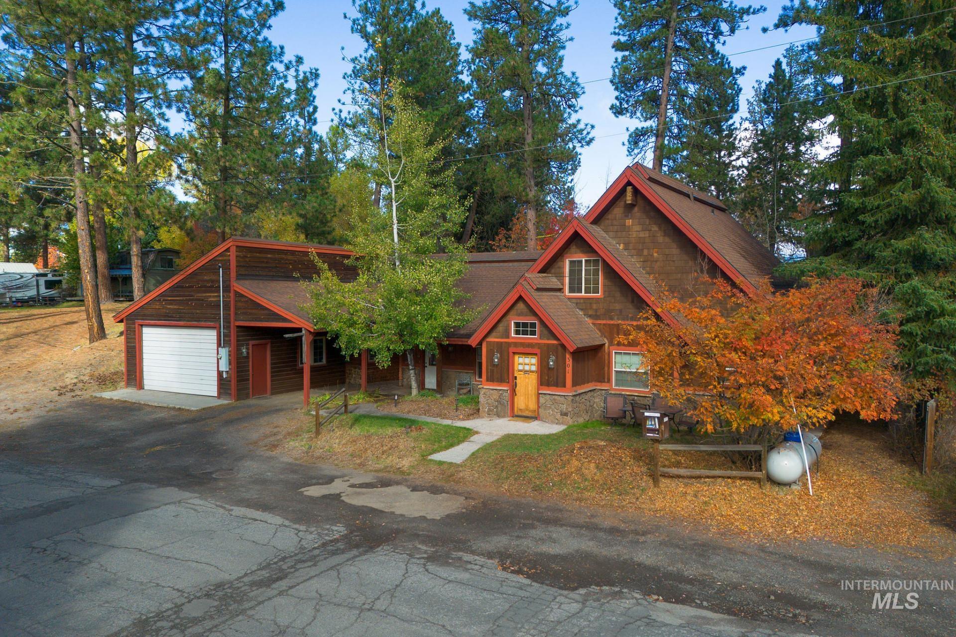 301 Colorado St E Property Photo 14