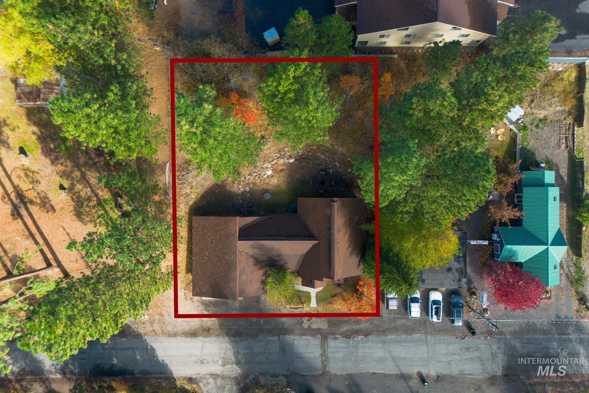 301 Colorado St E Property Photo 15