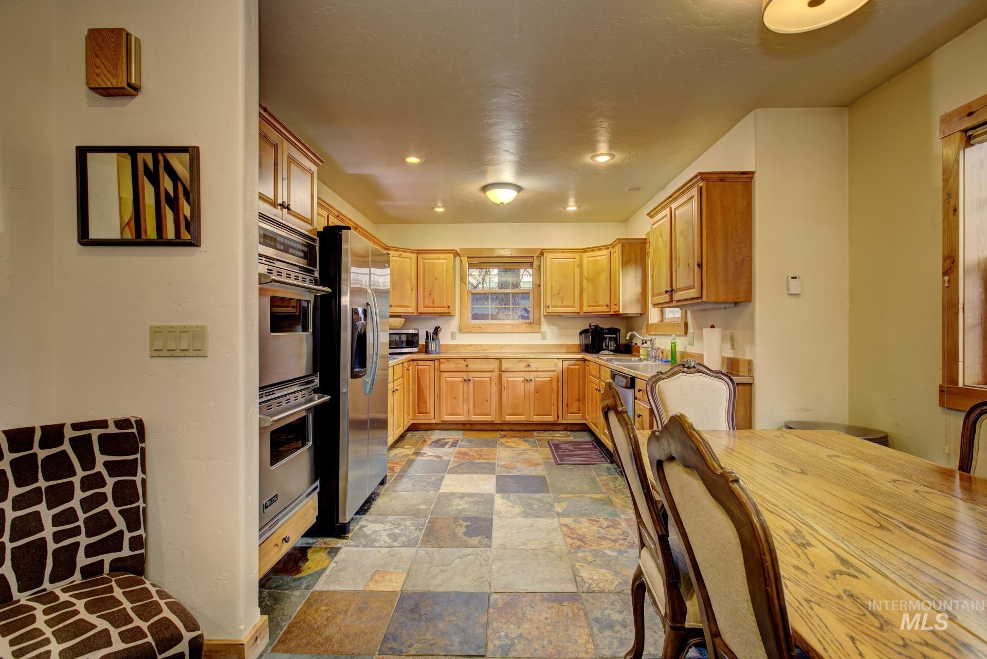 301 Colorado St E Property Photo 19