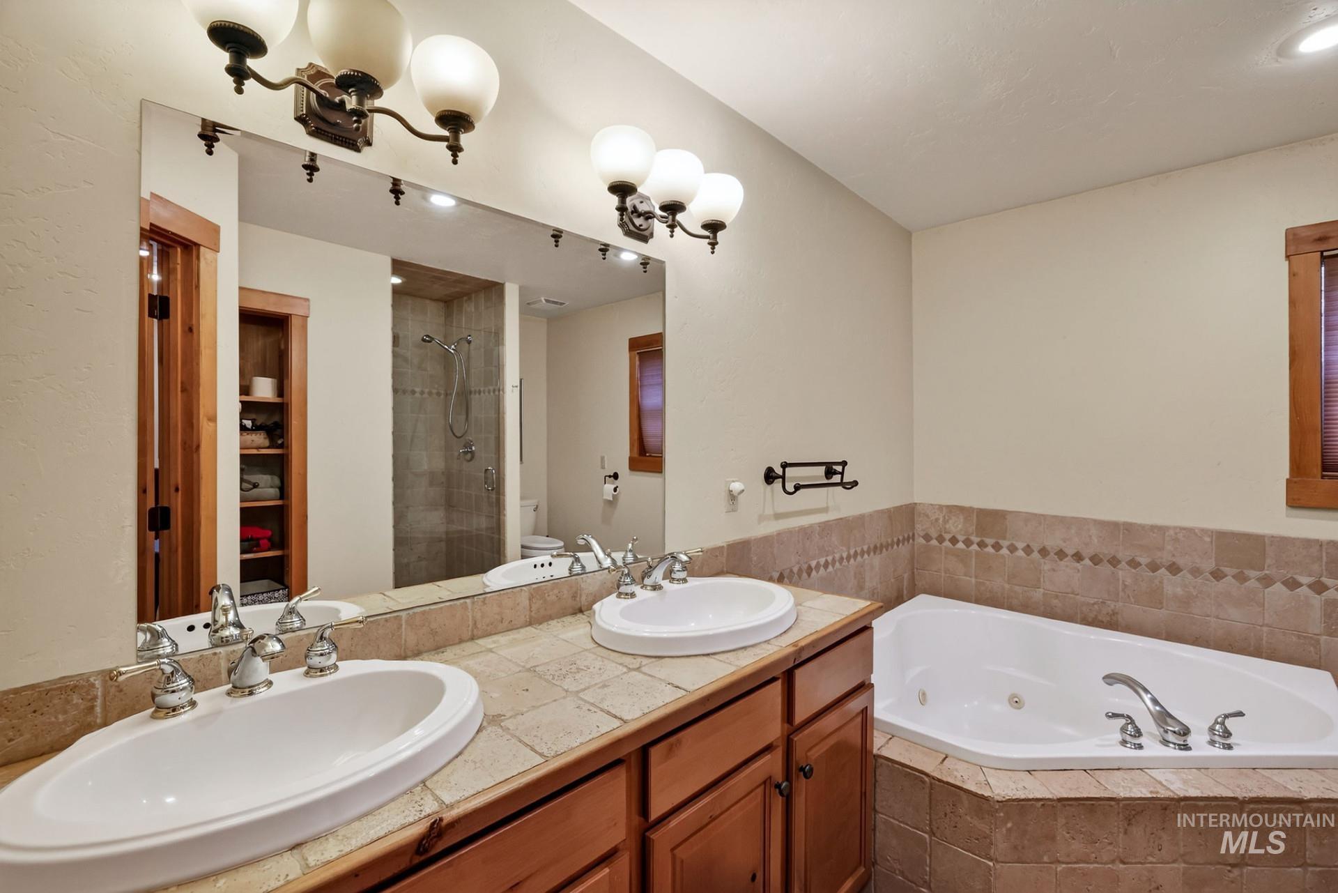 301 Colorado St E Property Photo 24