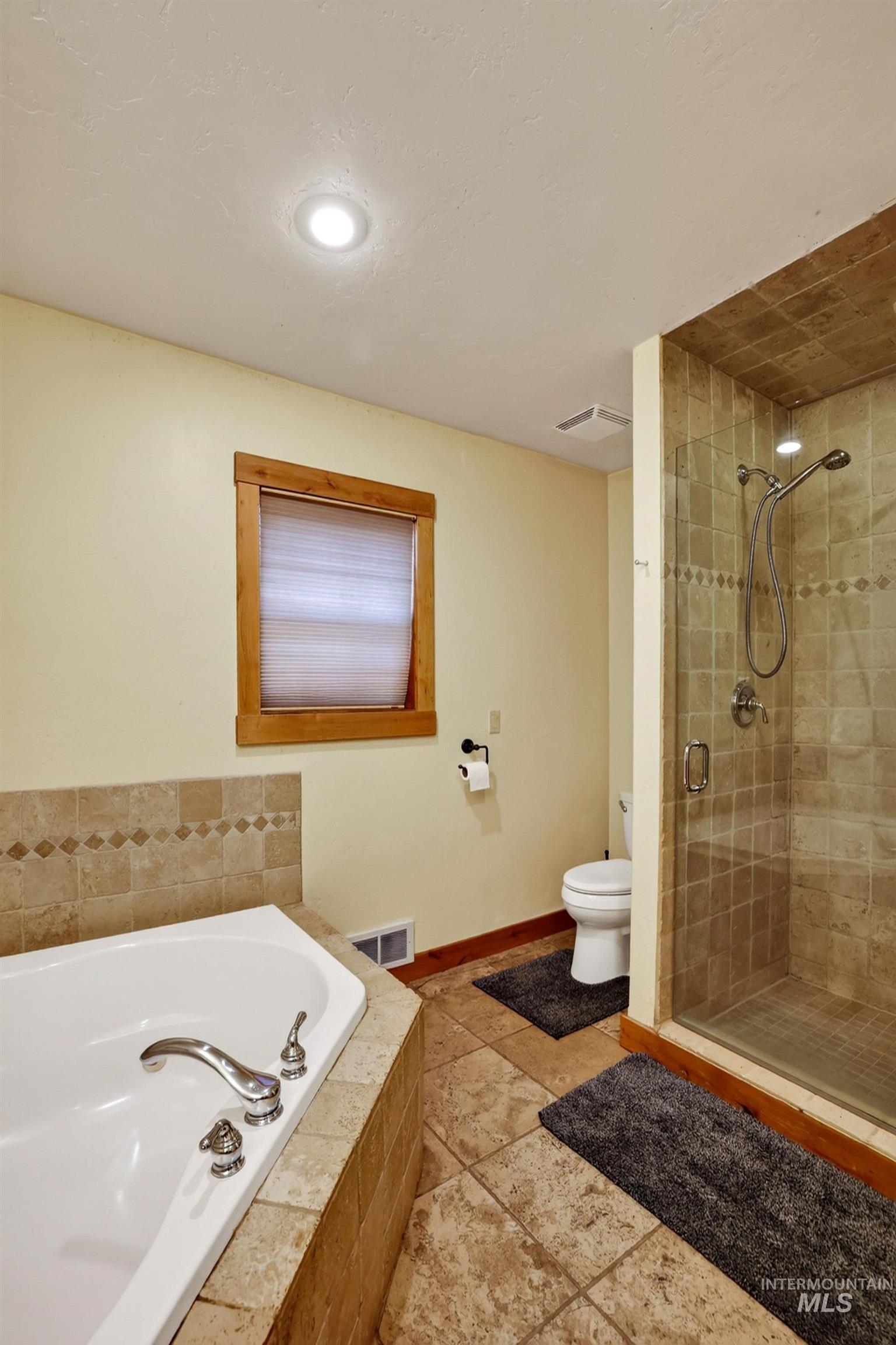 301 Colorado St E Property Photo 25