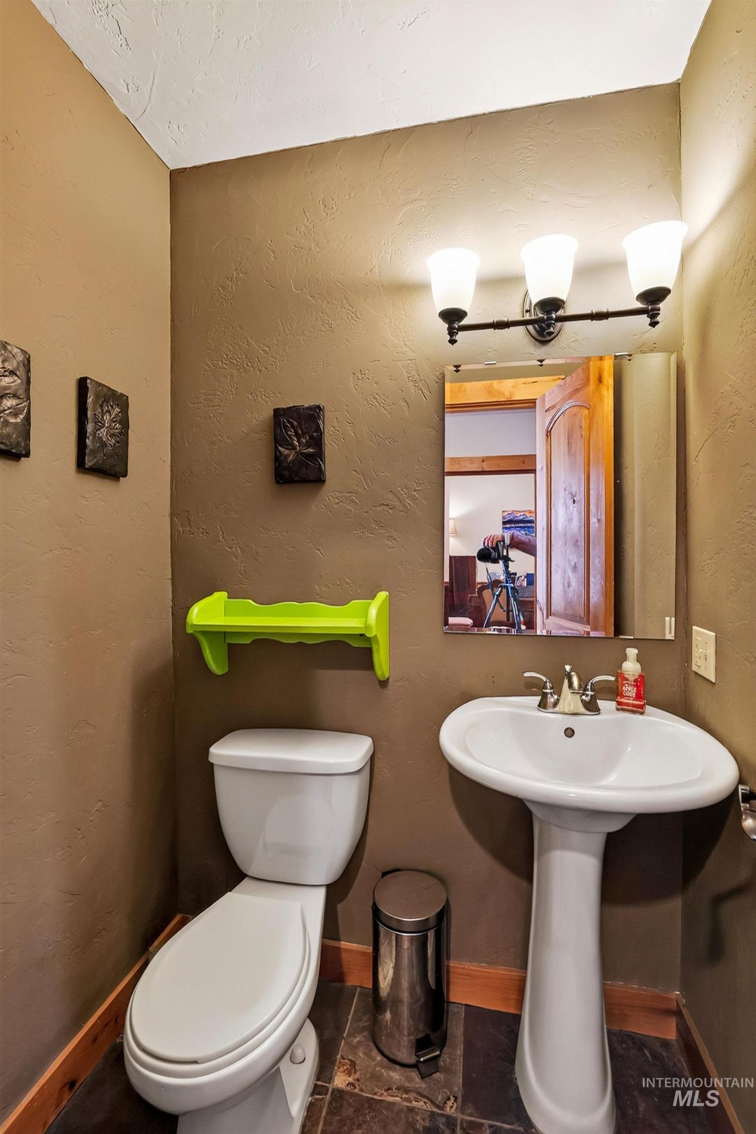 301 Colorado St E Property Photo 26