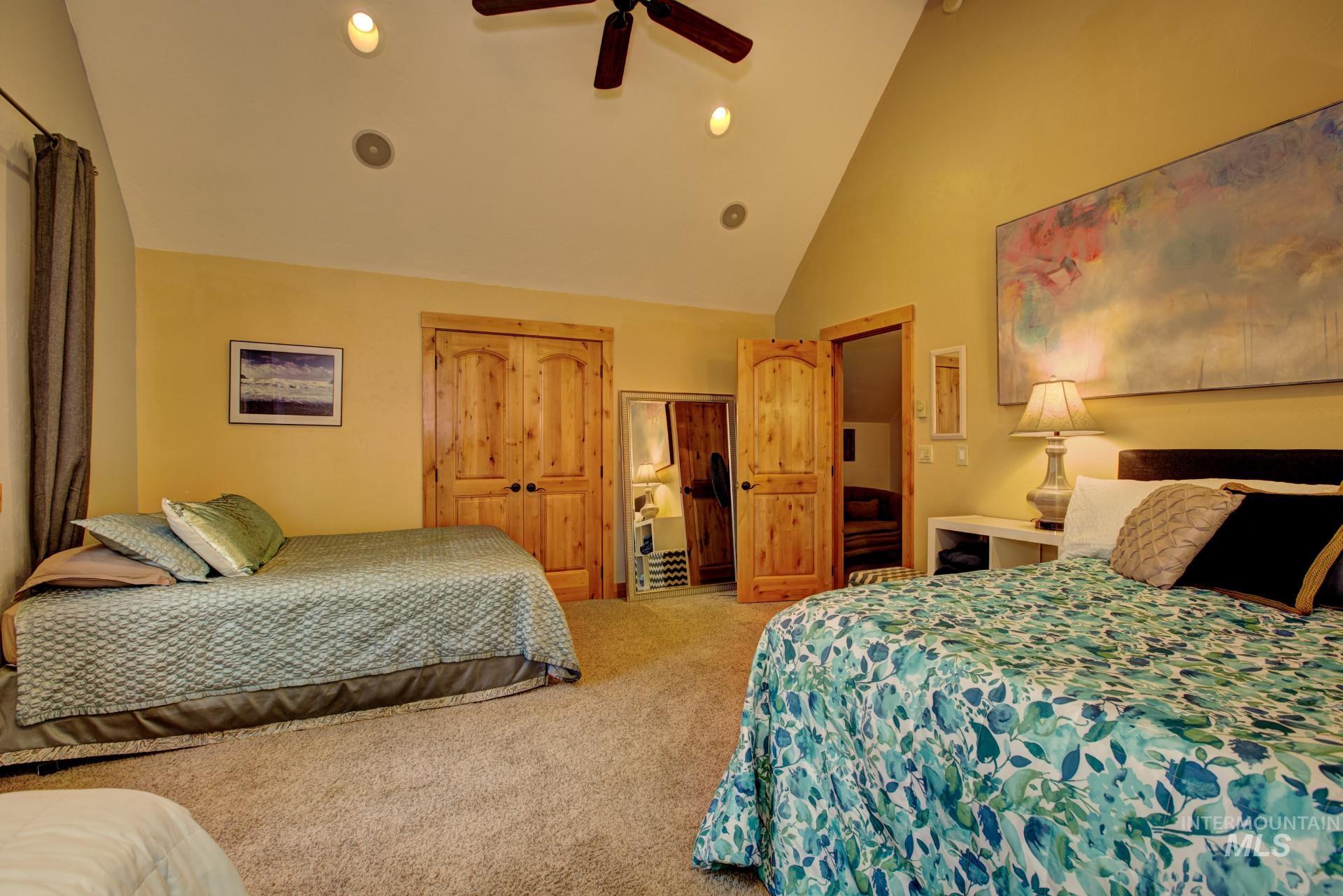 301 Colorado St E Property Photo 30