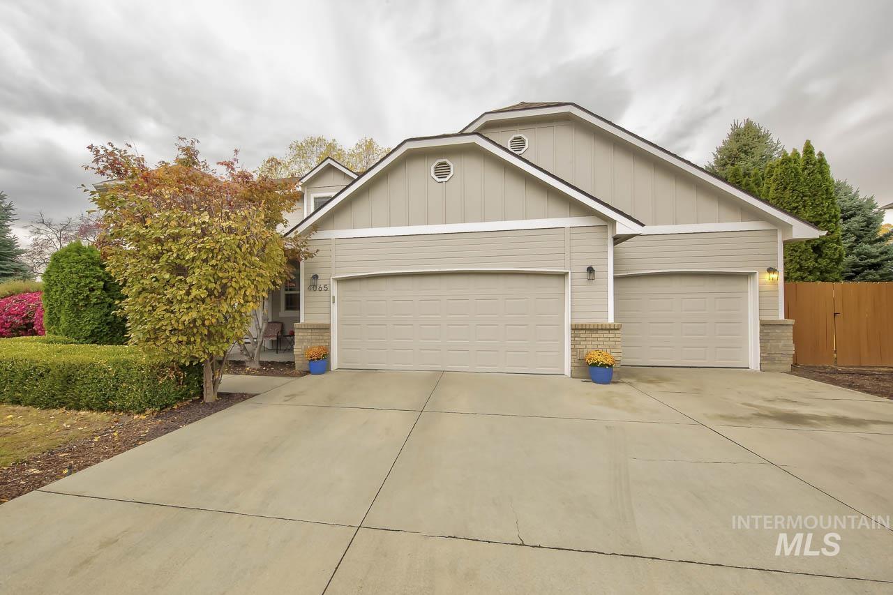 4065 N Chatterton Property Photo 1