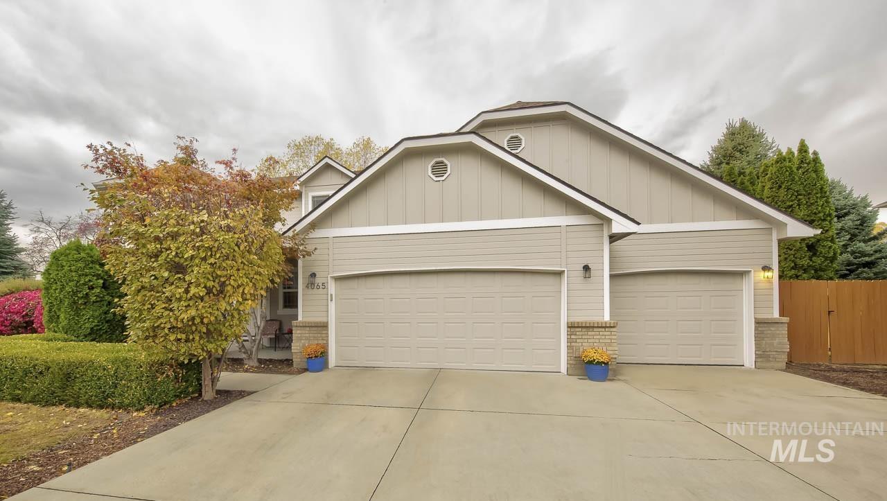 4065 N Chatterton Property Photo 1