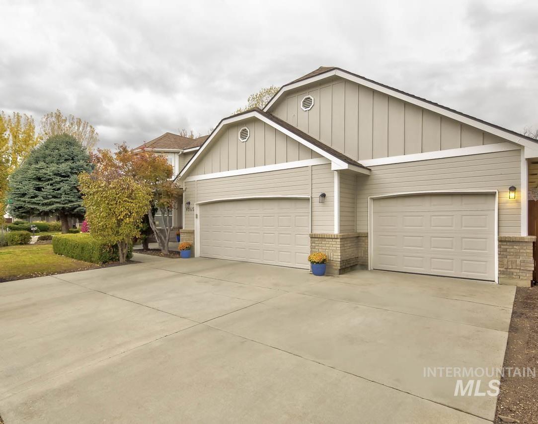 4065 N Chatterton Property Photo 2