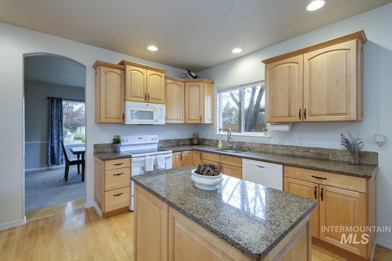 4065 N Chatterton Property Photo 14