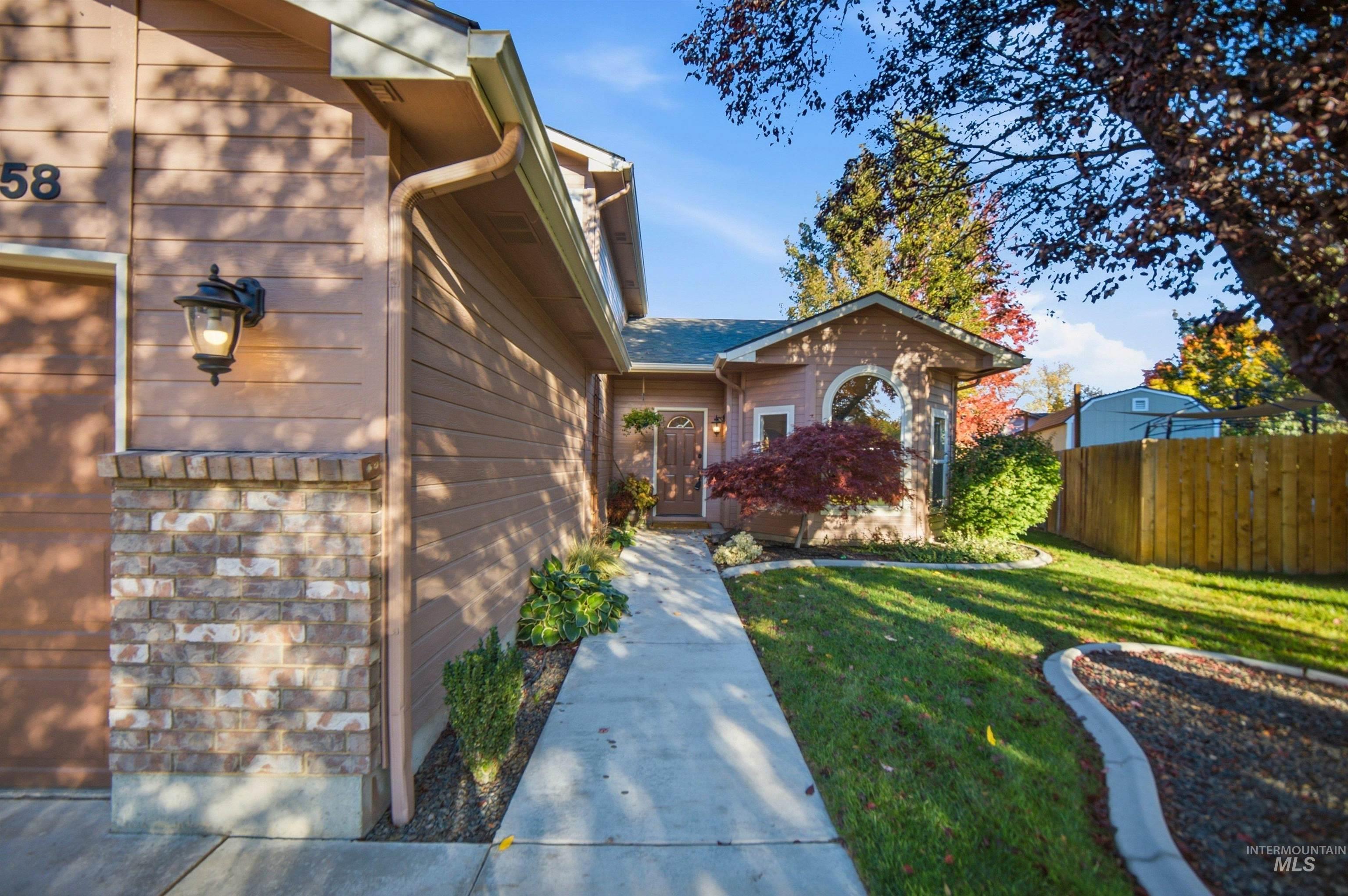 1758 E Summerplace Court Property Photo 48