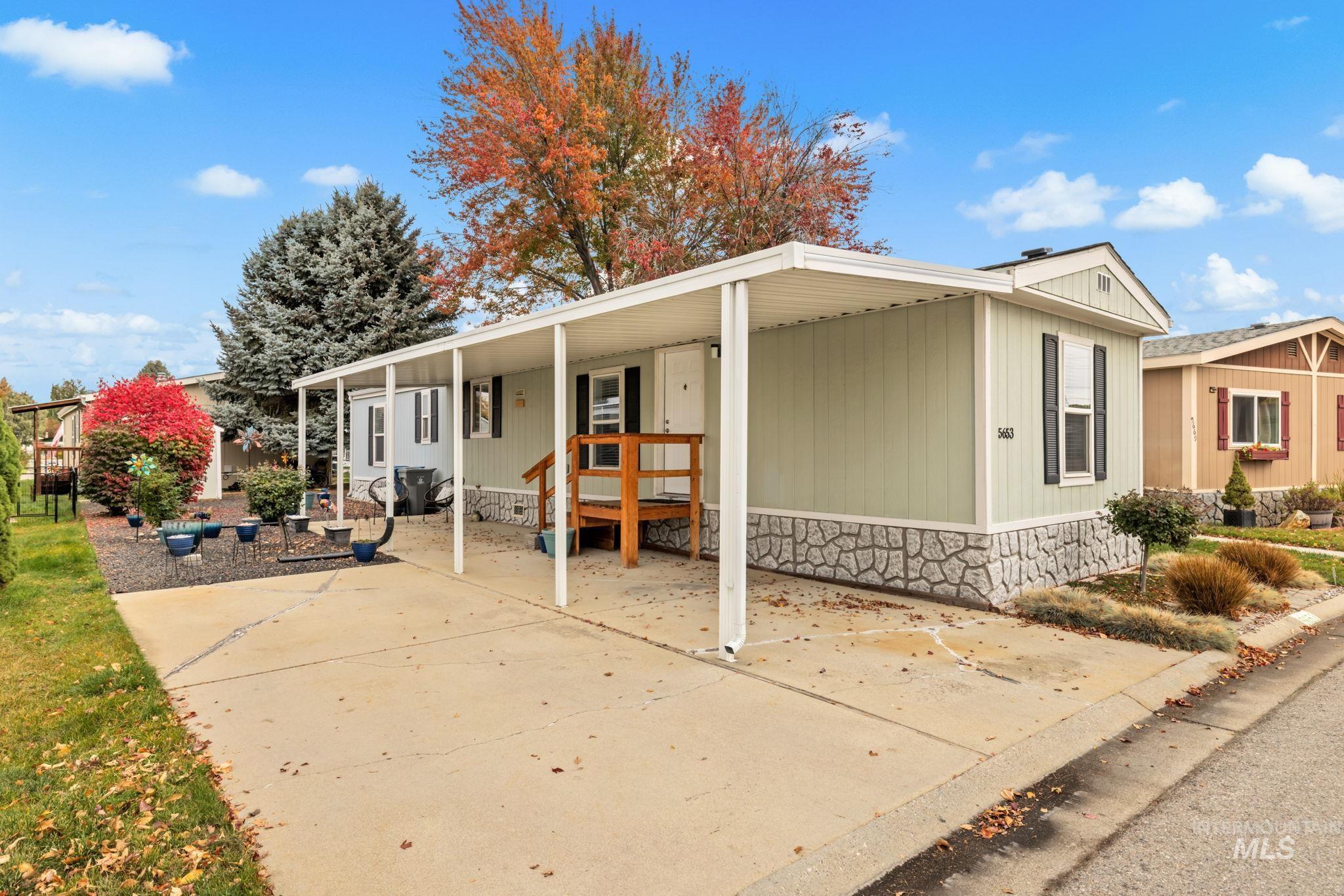 5653 N Fairfax Lane Property Photo 4