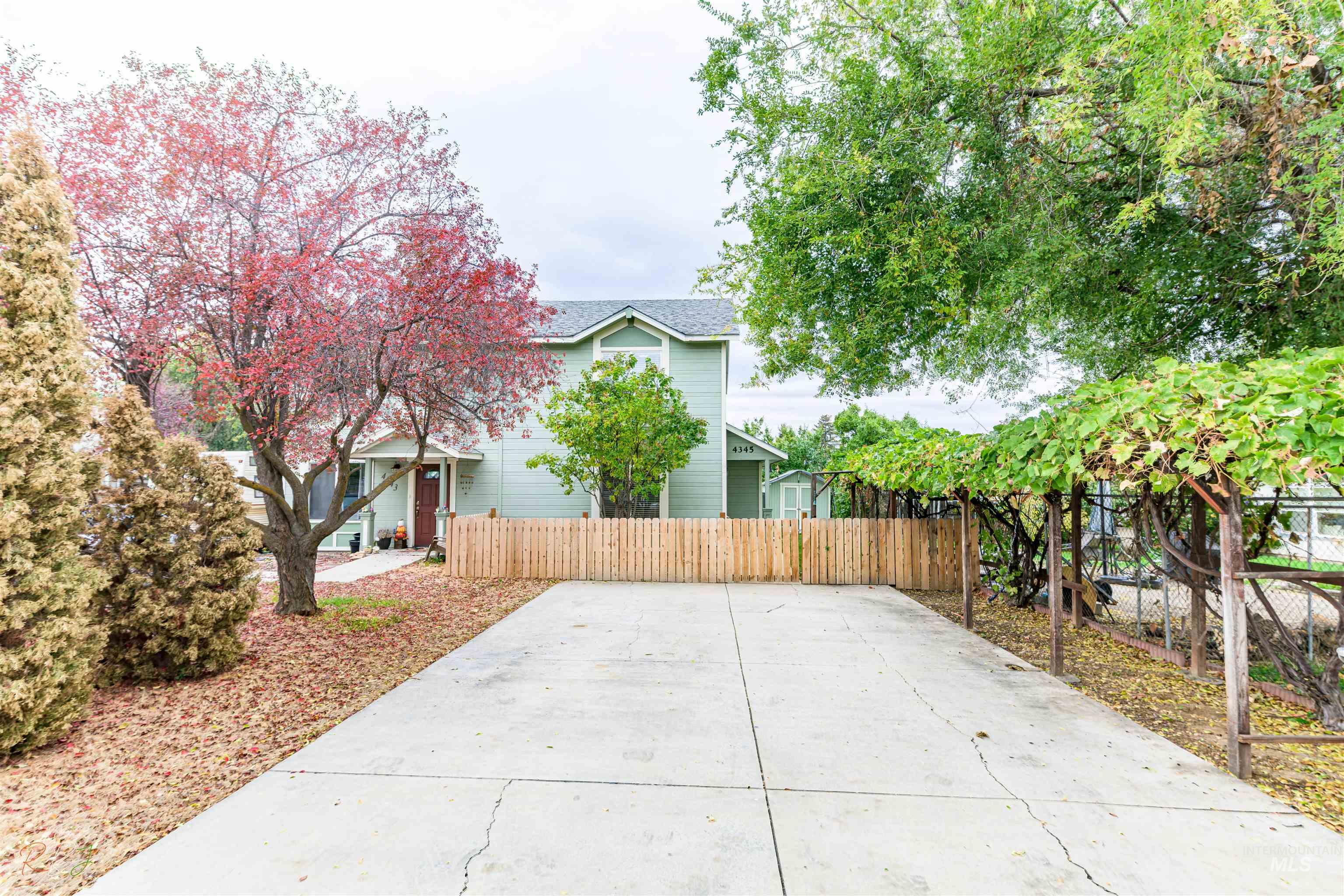 4345 N Vera St. Property Photo 1