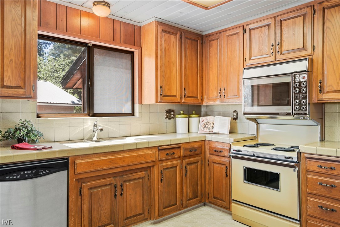 859 Tyner Way Property Photo 10