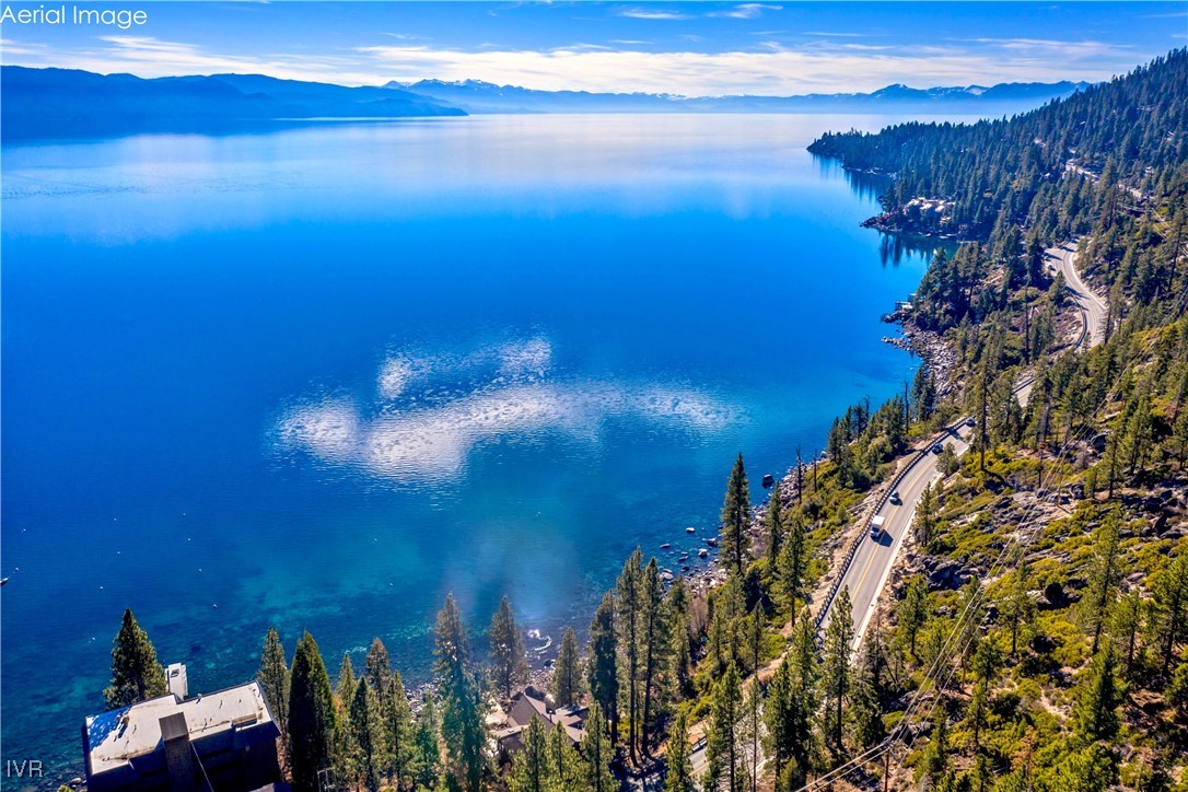 451 Lakeshore Boulevard Property Photo 2