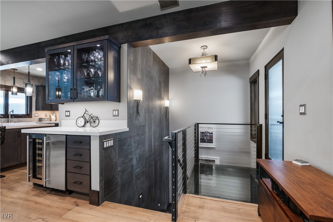 1000 Lakeshore 18 Property Photo 13