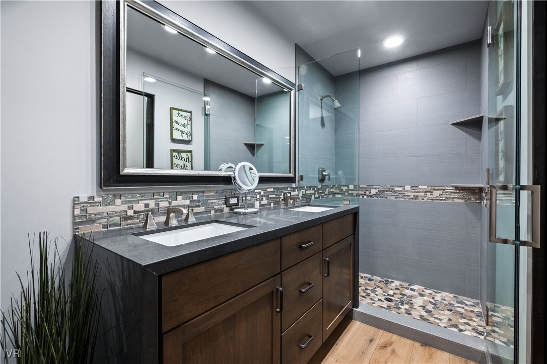 1000 Lakeshore 18 Property Photo 16