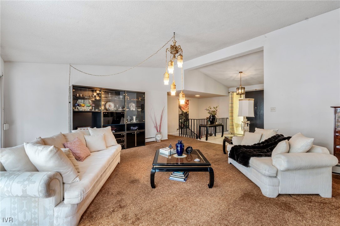 1032 Lynn Way Property Photo 10