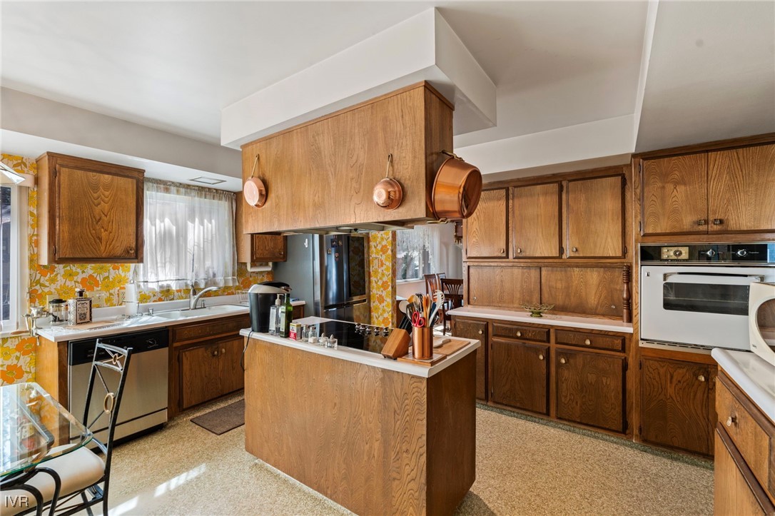 1032 Lynn Way Property Photo 12