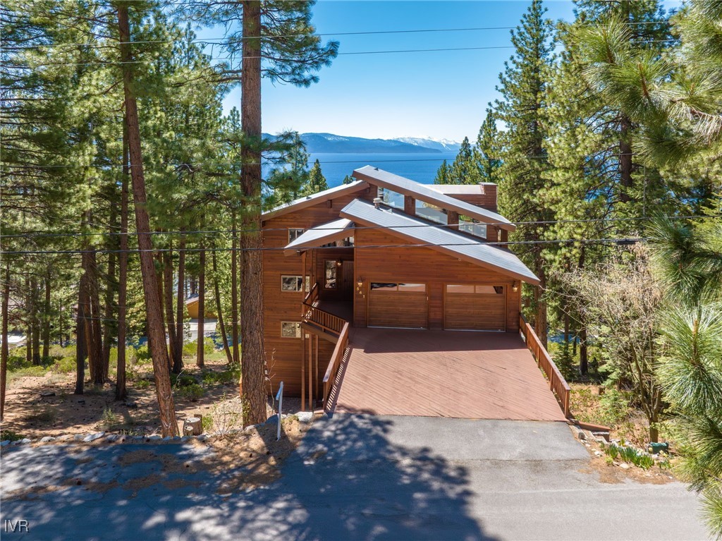 541 Silvertip Drive Property Photo 4