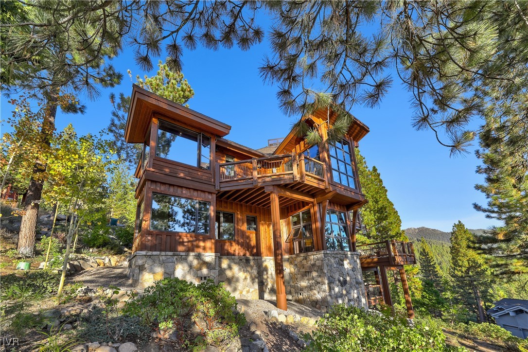 541 Skylake Court Property Photo 4