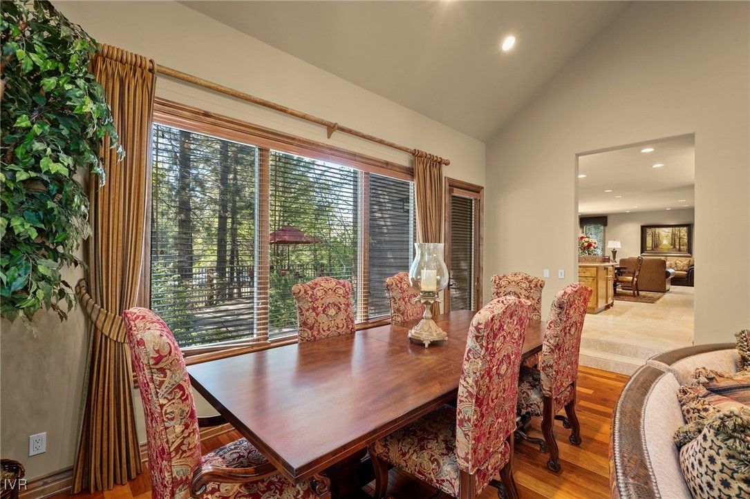 200 Glen Way Property Photo 4
