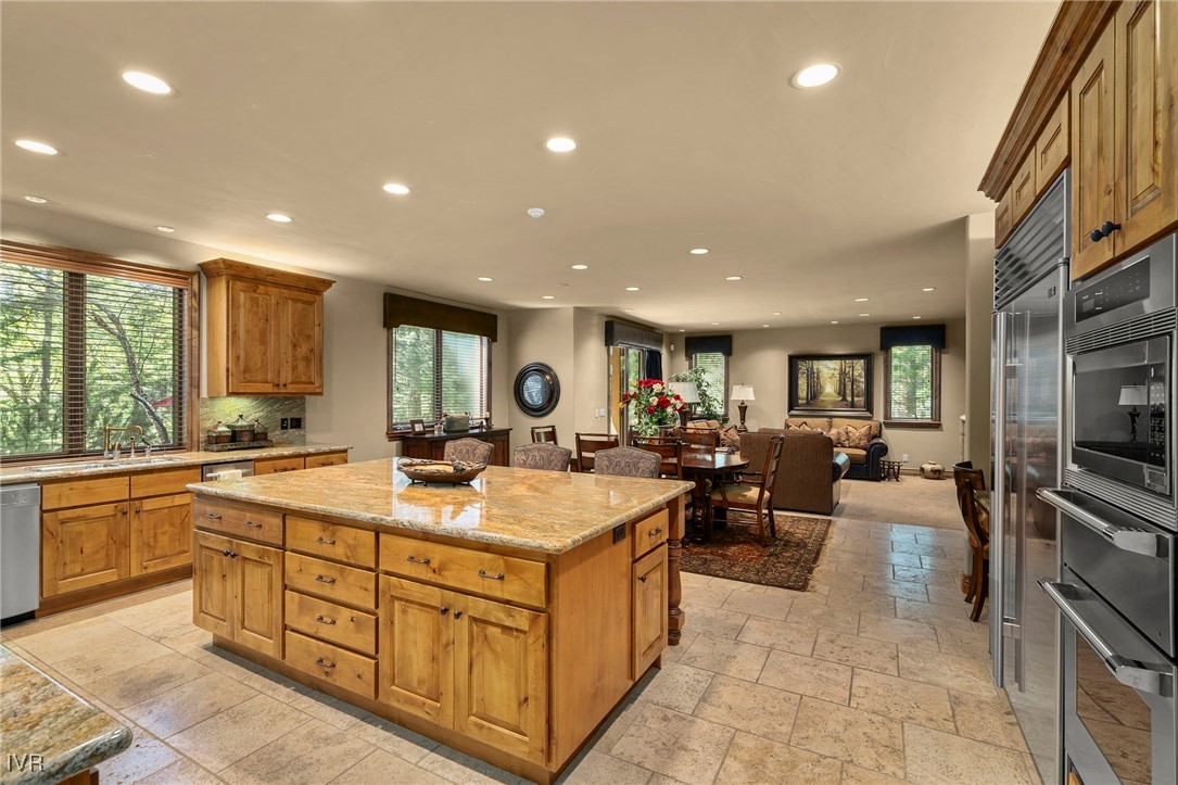 200 Glen Way Property Photo 5