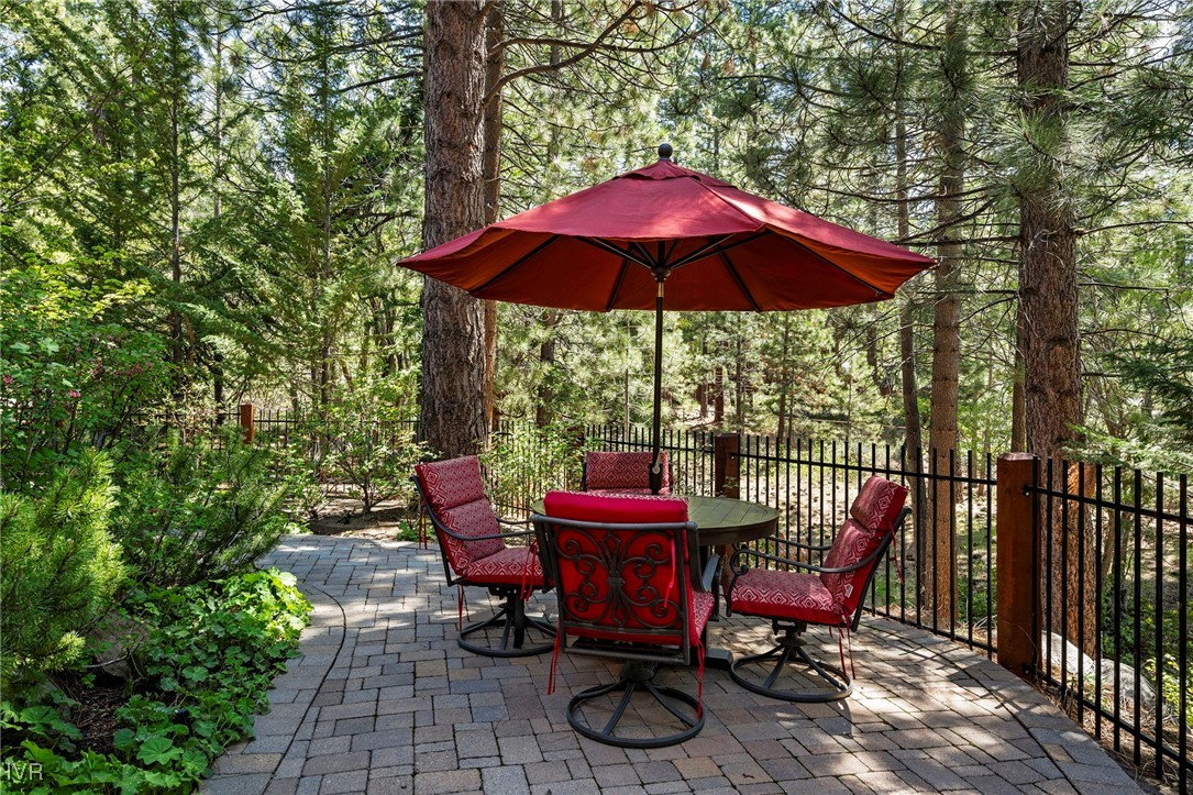 200 Glen Way Property Photo 16