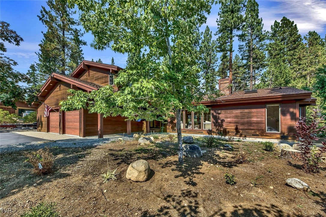 982 SAND IRON Drive Property Photo 1
