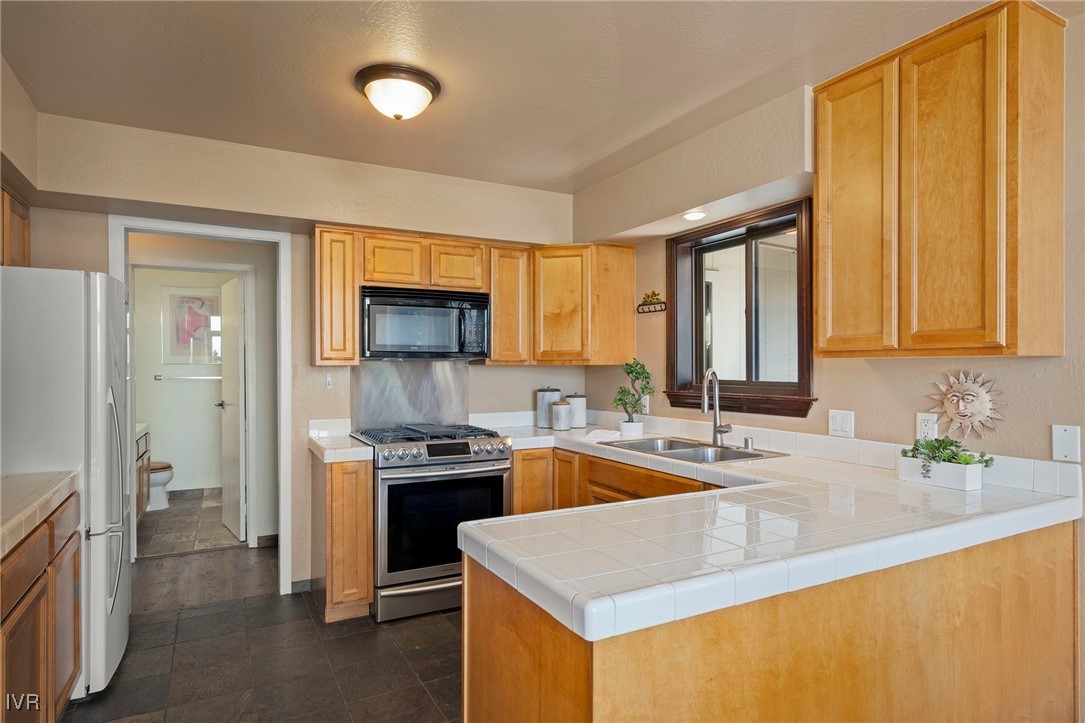 909 Tyner Way Property Photo 10