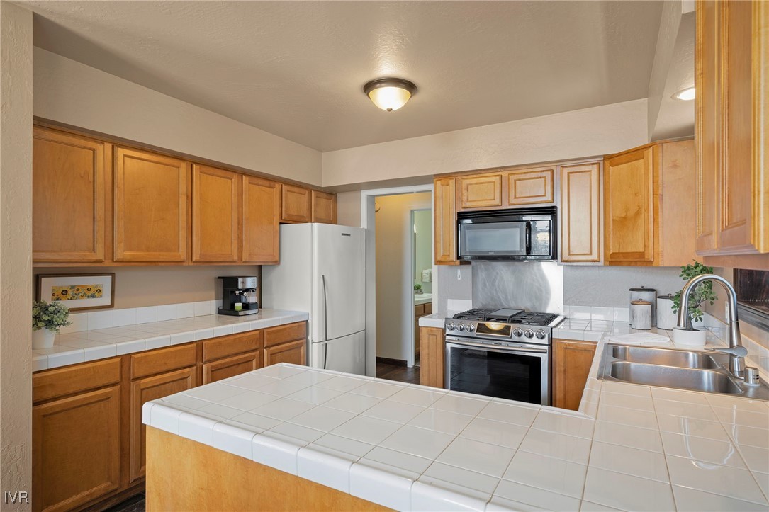 909 Tyner Way Property Photo 11