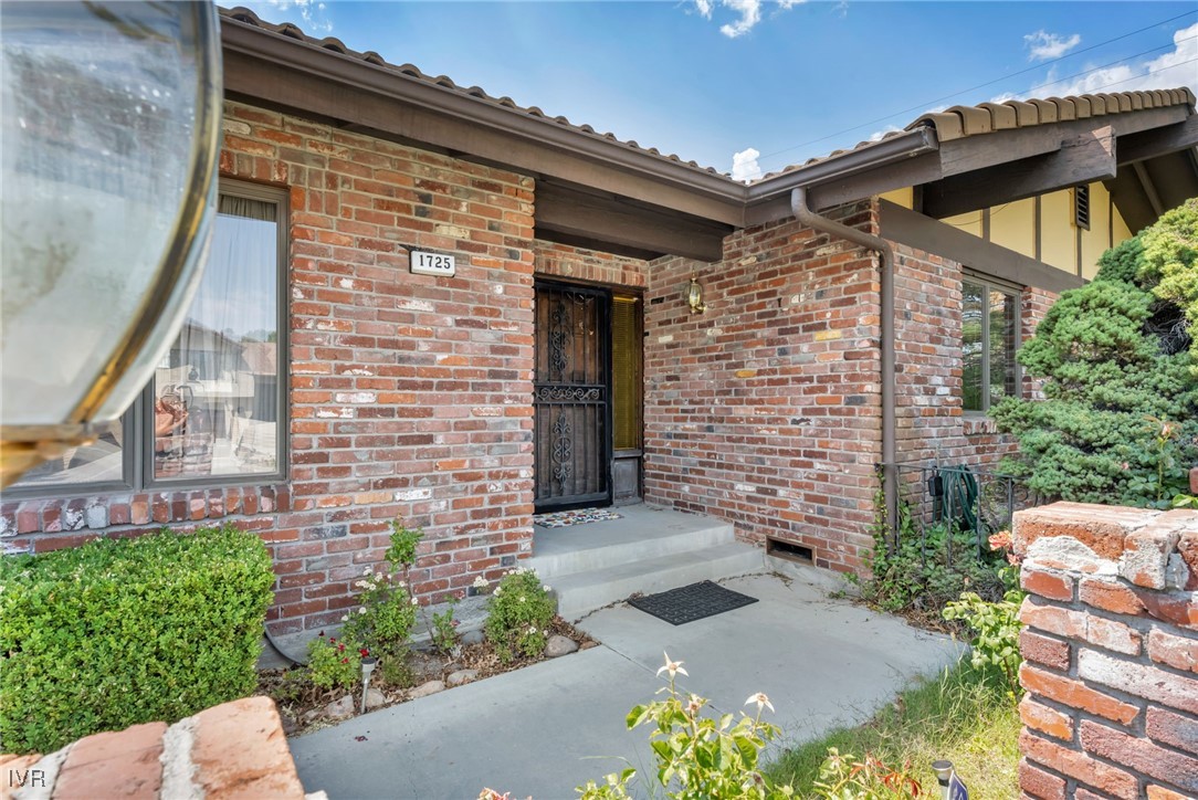 1725 Aquila Avenue Property Photo 2
