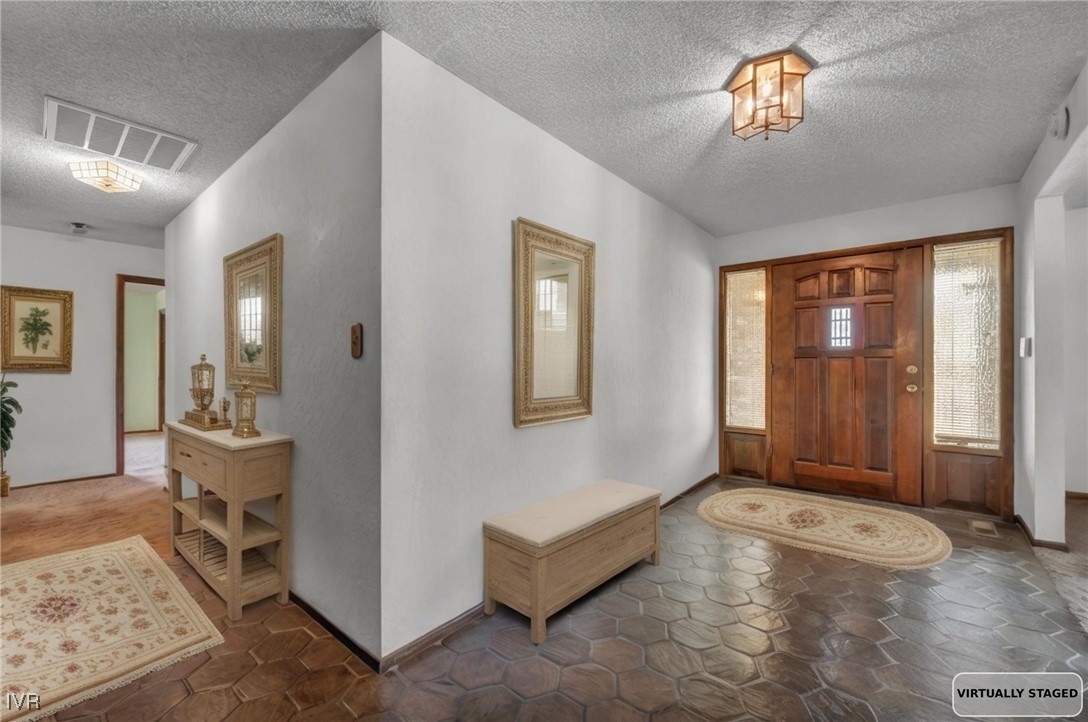 1725 Aquila Avenue Property Photo 3