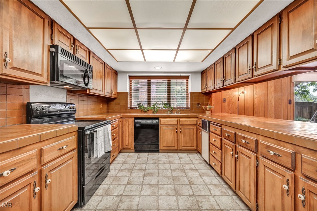 1725 Aquila Avenue Property Photo 13