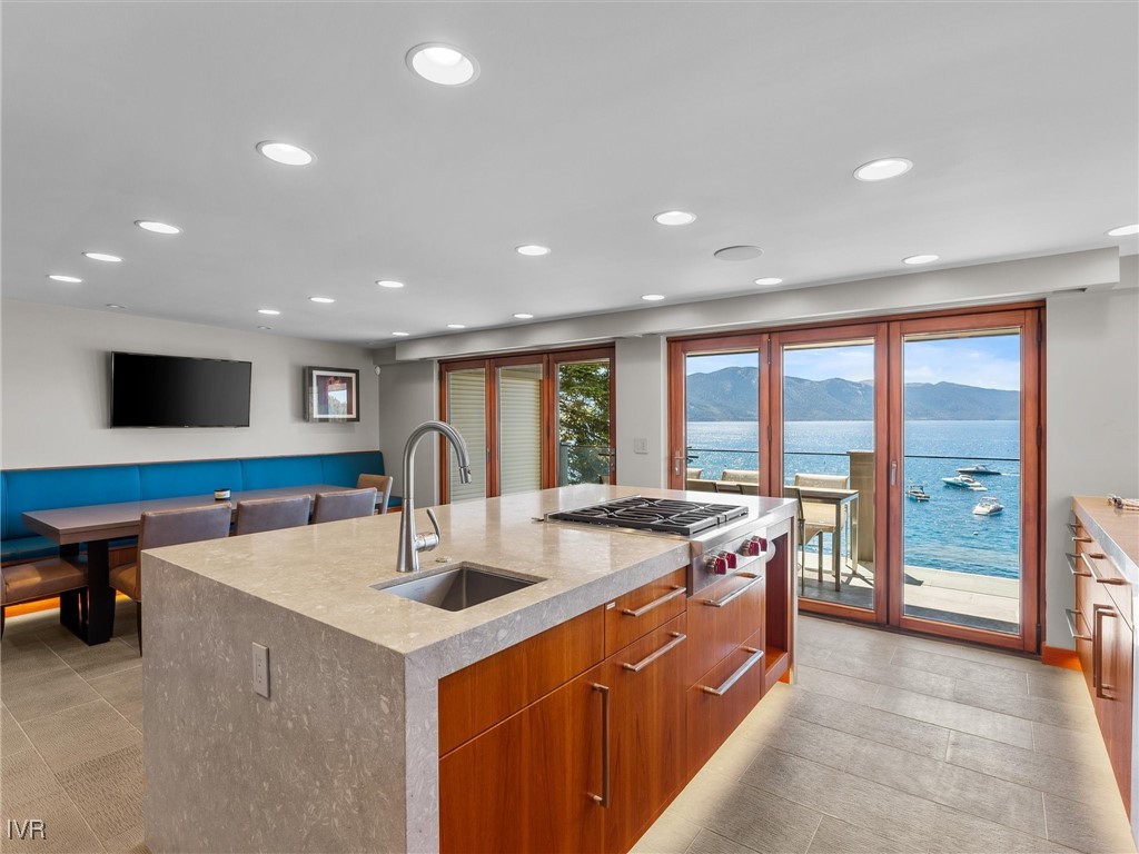 475 Lakeshore Boulevard 18 Property Photo 8