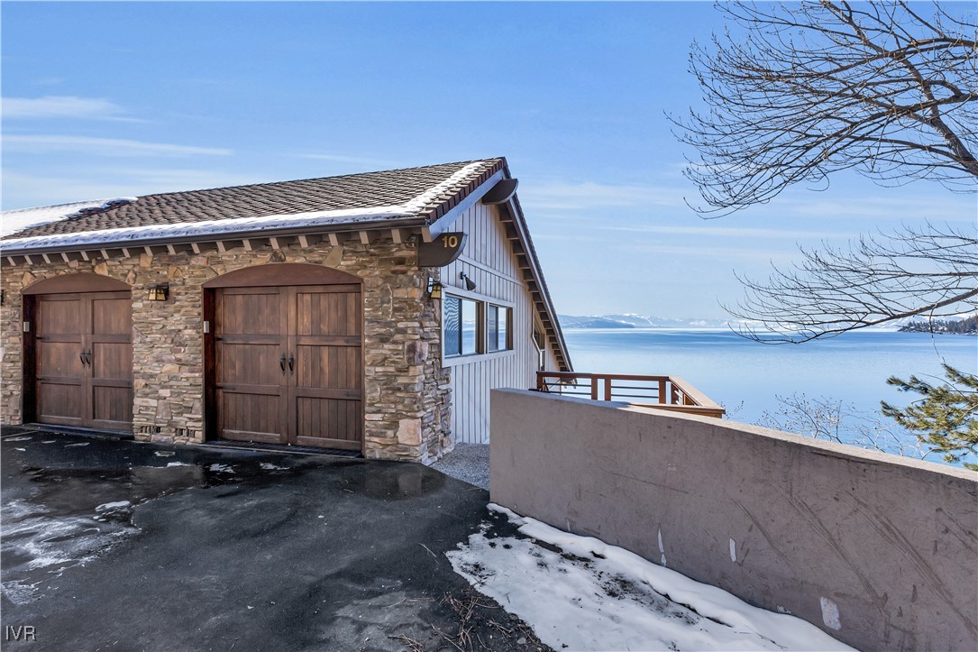 475 Lakeshore 10 Property Photo 2