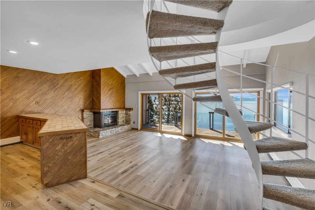 475 Lakeshore 10 Property Photo 4