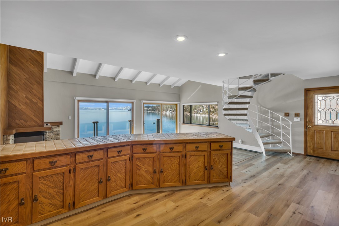 475 Lakeshore 10 Property Photo 5