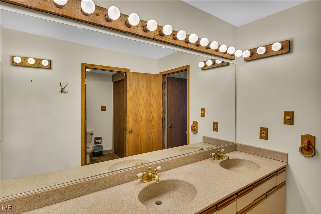 475 Lakeshore 10 Property Photo 20