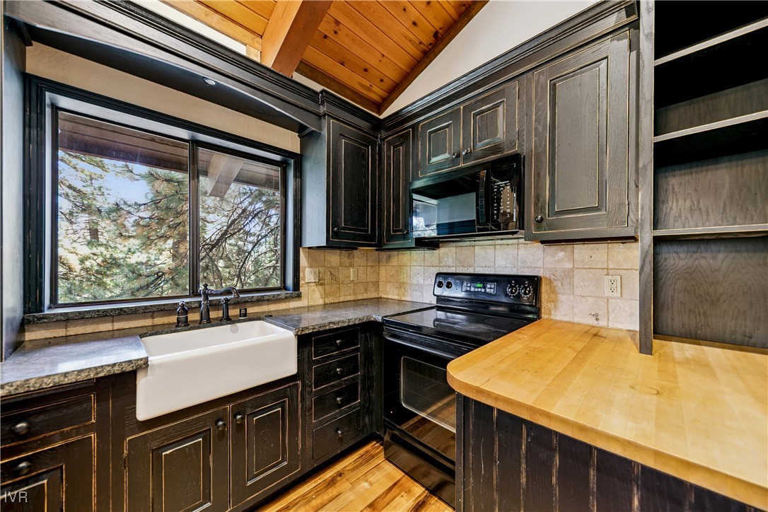 844 Lichen Court Property Photo 6