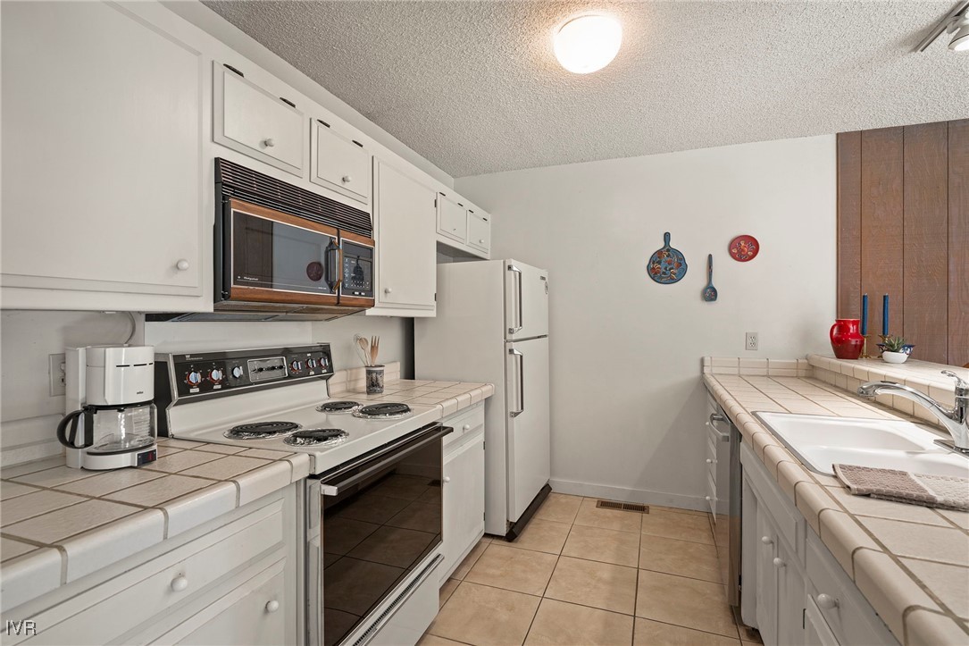 954 Fairway Blvd. 4 Property Photo 9