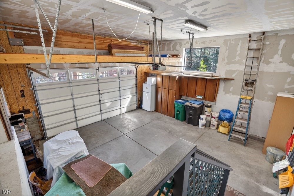 862 Jennifer Street Property Photo 44