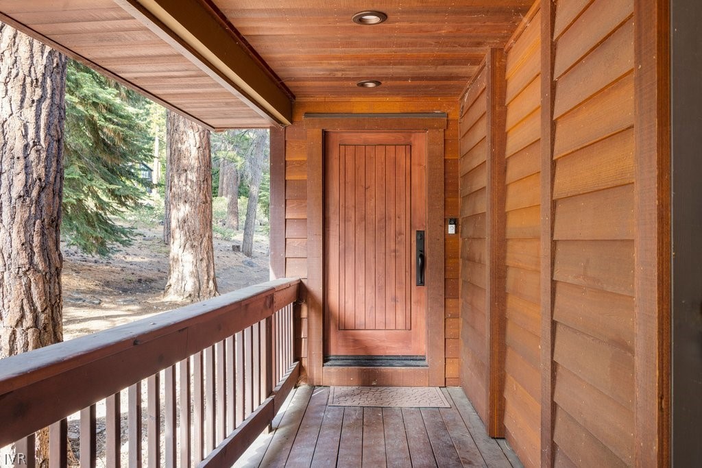 554 Lantern Court Property Photo 3