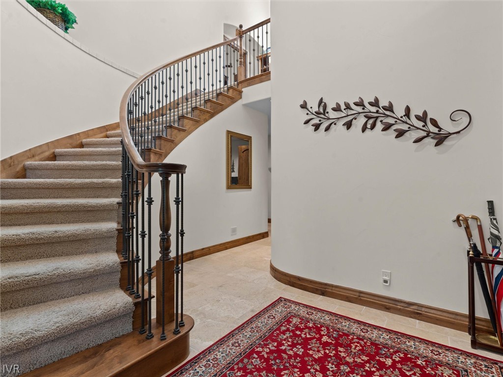 255 Glen Way Property Photo 4