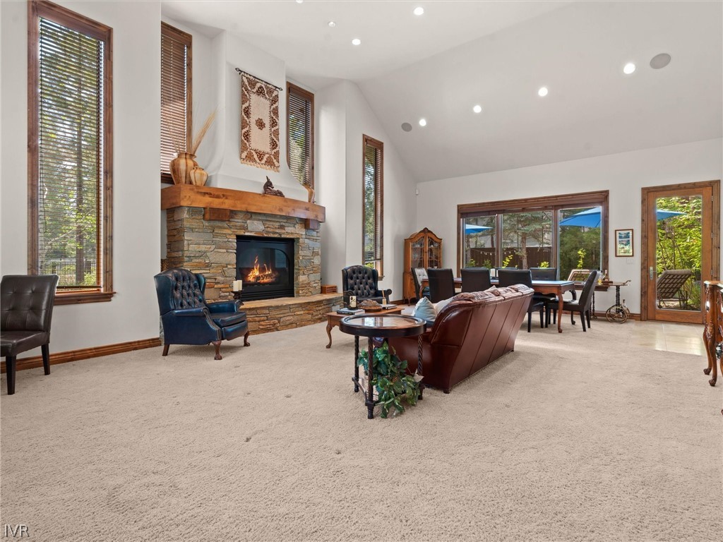 255 Glen Way Property Photo 5