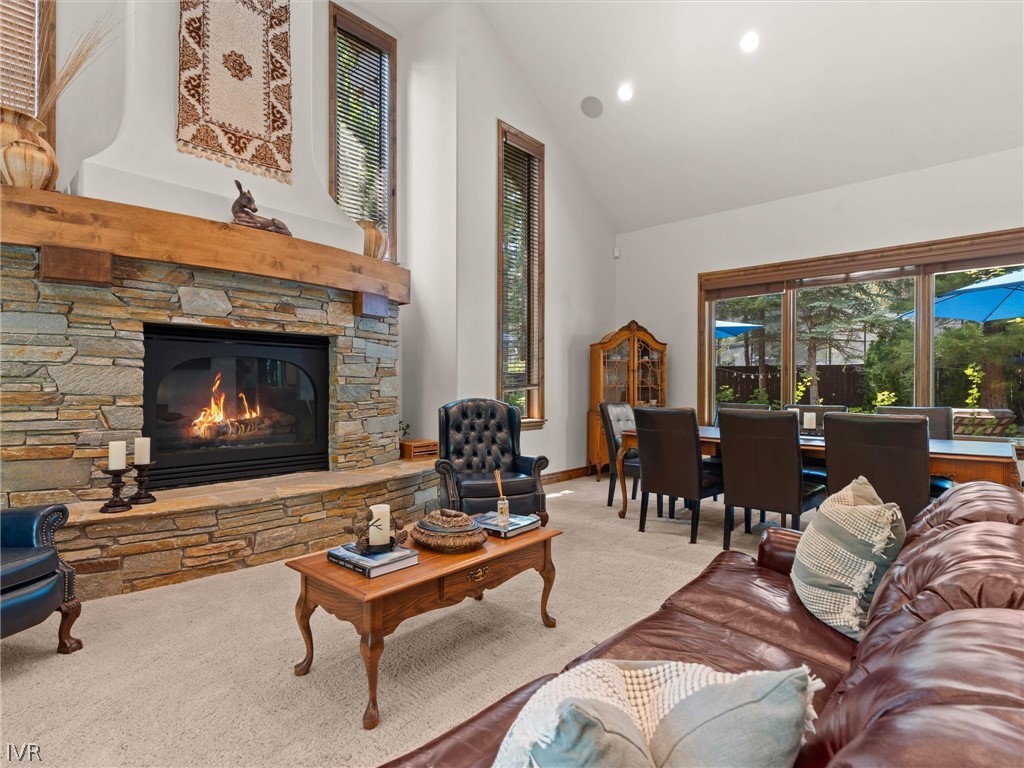 255 Glen Way Property Photo 6